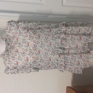 Hayden Los Angeles Women Sleeveless Sheer Layered Ruffles Floral Blouse. Size M